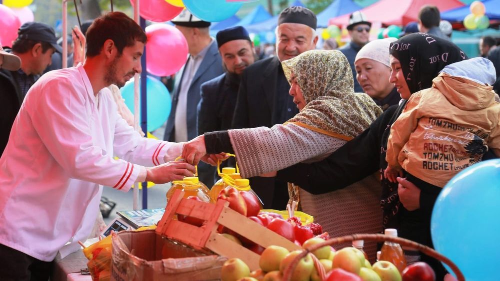 Некоторые рынки Кыргызстана снизили арендную плату для торговцев изображение публикации