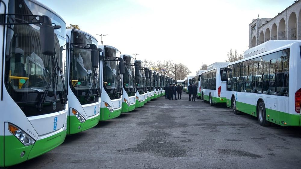 К апрелю 2024 года в Бишкеке будет 1500 автобусов и 120 электробусов – замминистра природы изображение публикации