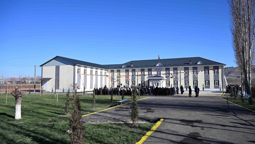 День открытия новых зданий — в Сузаке построили школу на 20 млн сомов изображение публикации