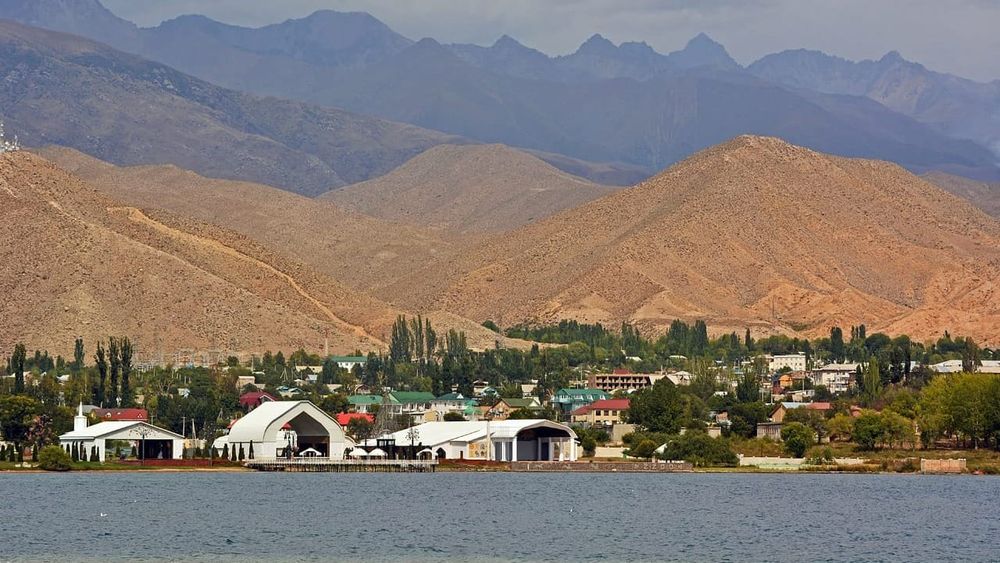 В Чолпон-Ате появится микрорайон с многоэтажками — кабмин передал городу 35 га изображение публикации