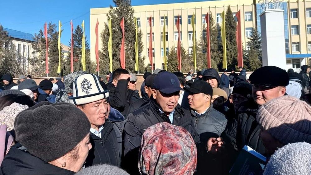 Торговцы рынков в Нарыне вышли на митинг против отмены патентов изображение публикации