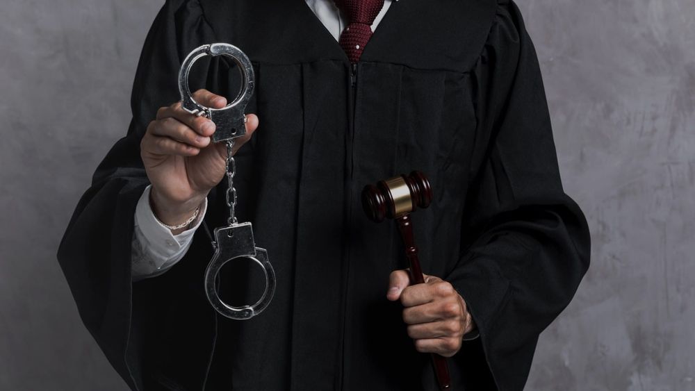 Судисполнитель из Бишкека не исполнил судебный акт – ущербу государству составил 2 млн сомов изображение публикации