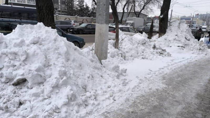 Мэрия Бишкека оштрафовала два рынка и два кафе за неубранный снег изображение публикации