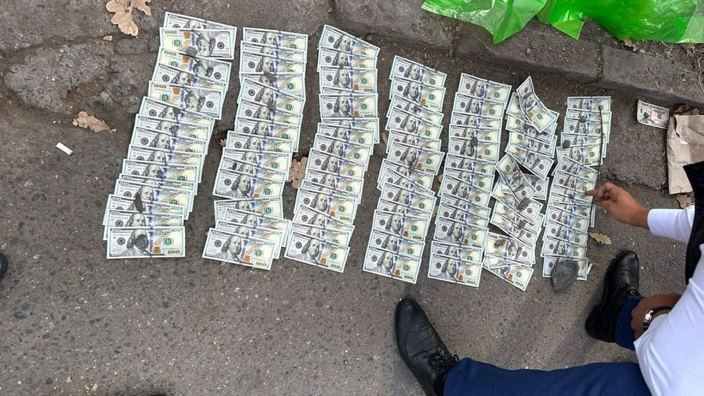 Пресечена деятельность транснациональной ОПГ, «отмывавшей» фальшивые доллары в  КР и Казахстане изображение публикации