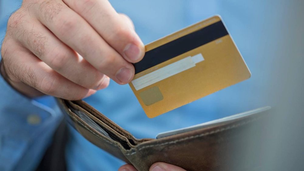 Количество мошеннических операций с картами кыргызстанцев растет изображение публикации