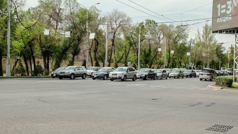 В Бишкеке действует 36 муниципальных парковок – список изображение публикации