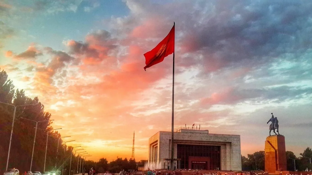 На площади Ала-Тоо в Бишкеке установят 100-метровый флагшток изображение публикации