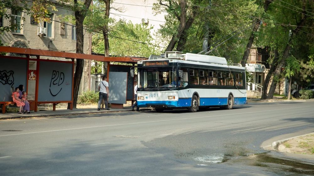 В Бишкеке временно приостановят движение троллейбусных маршрутов №11 и №17 изображение публикации