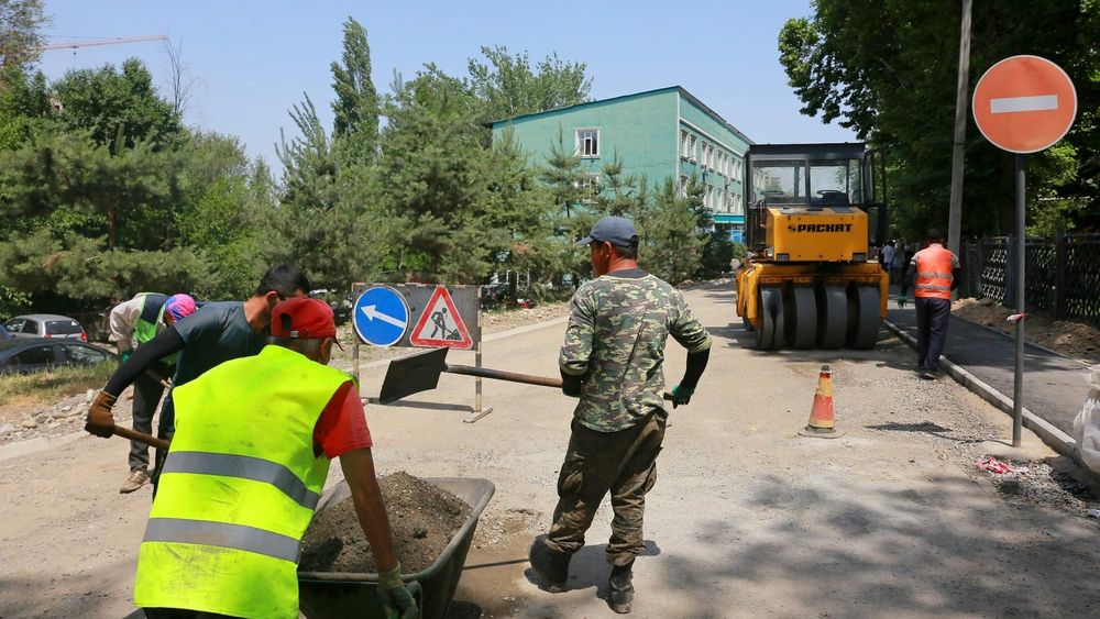Частные компании за свой счет исправят плохой ремонт дорог в Бишкеке - президент изображение публикации