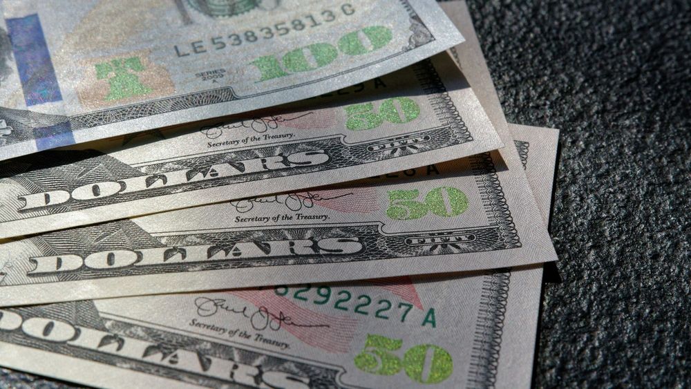 За прошедшую неделю комбанки КР купили на валютных торгах более $36.45 млн изображение публикации