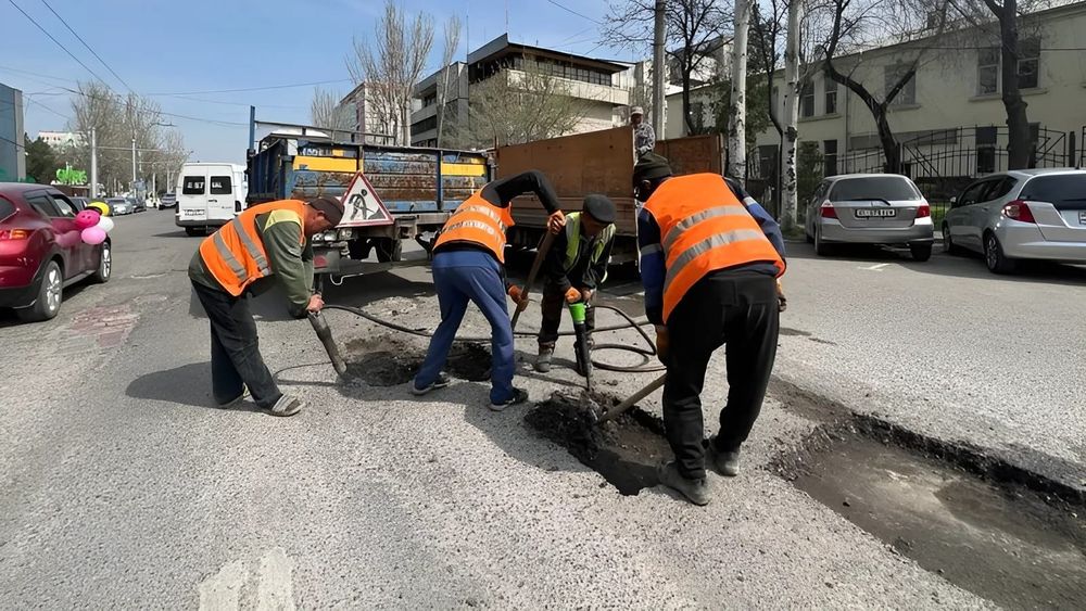 В Бишкеке устранили зимние ямы на 26 участках дорог изображение публикации