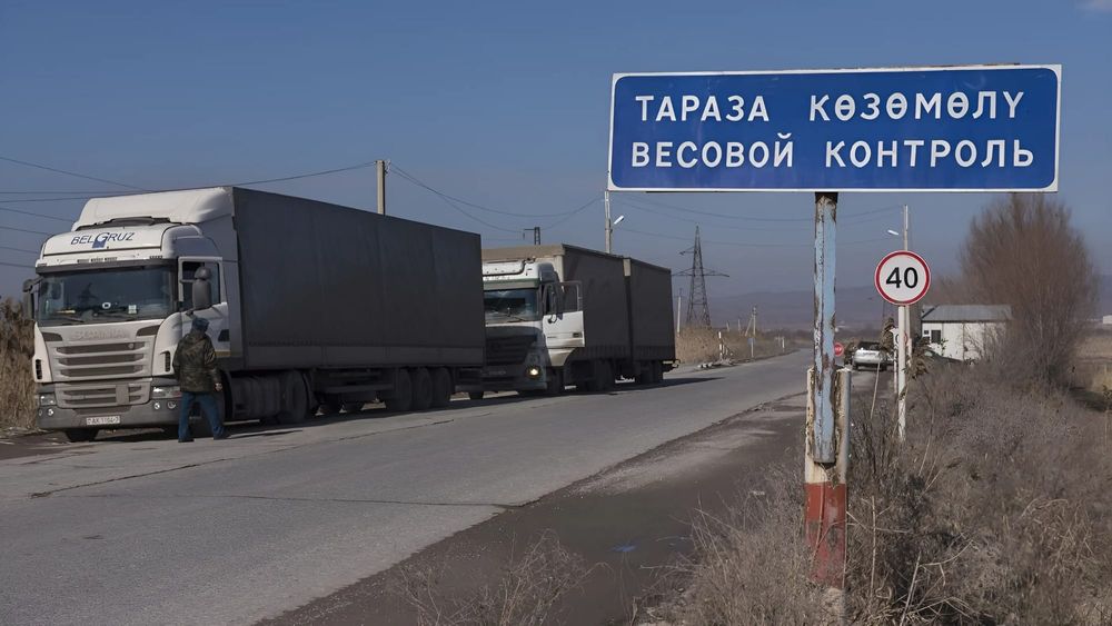 За систематические вымогательства у водителей грузовиков задержаны сотрудники весогабаритного контроля изображение публикации