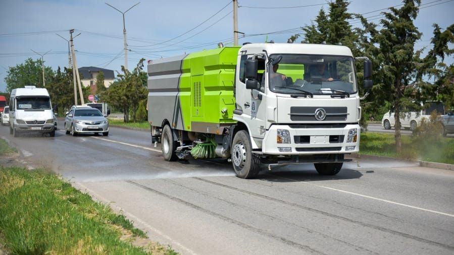 «Тазалык» пополнил автопарк новой спецтехникой для мойки дорог изображение публикации