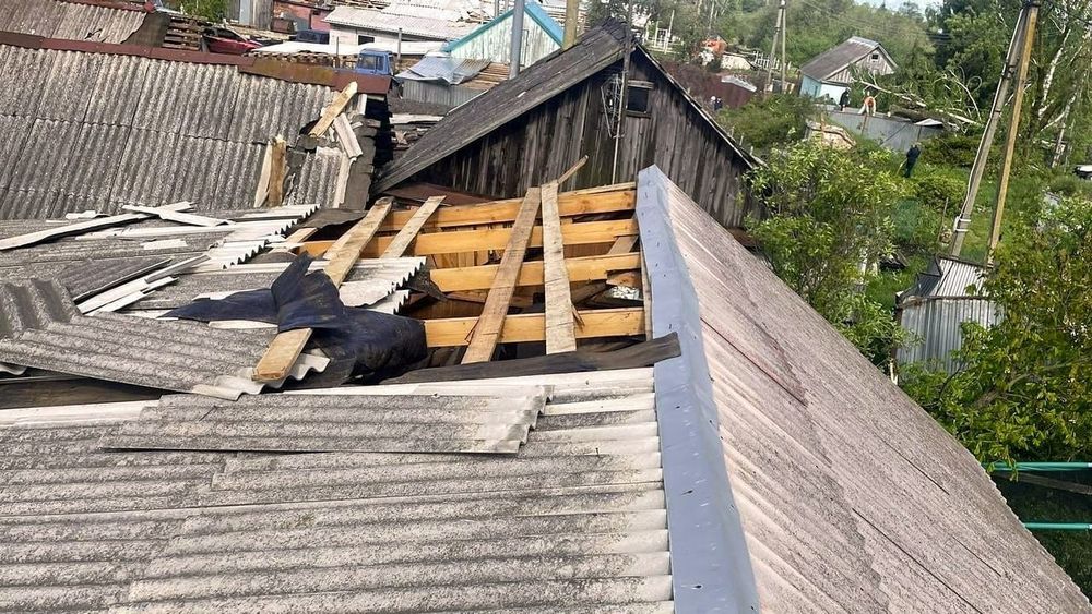 Последствия шквалистого ветра в Нарынской области: четыре пострадавших, 42 поврежденных объекта изображение публикации