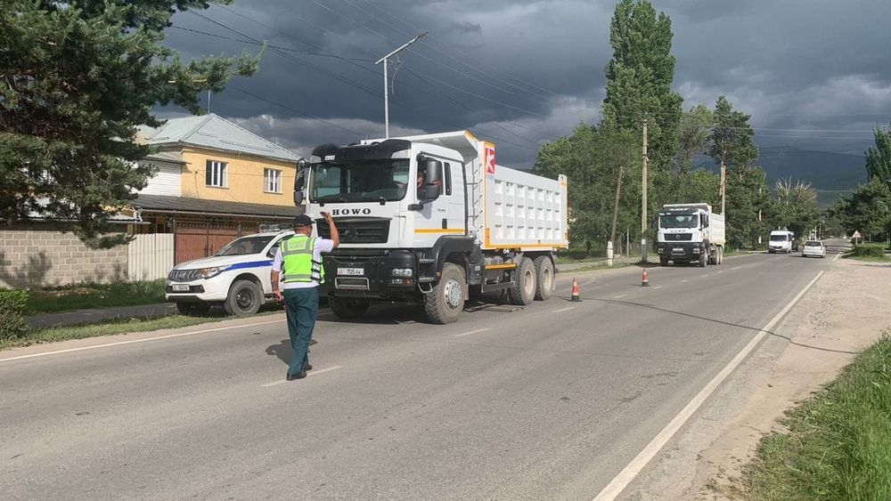 В Иссык-Кульской области водителей фур оштрафовали за перегруз на 35 тысяч сомов изображение публикации