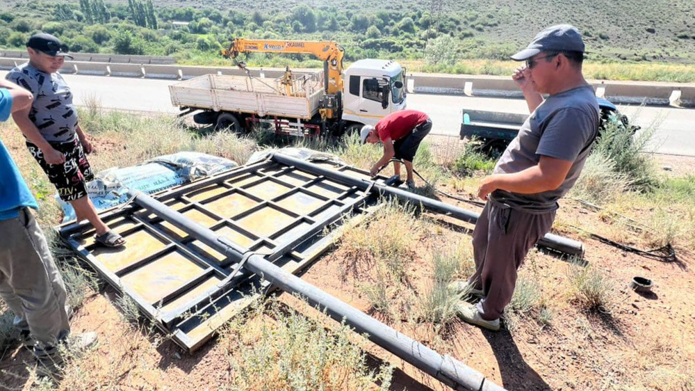 Вдоль дороги Бишкек – Балыкчы демонтировали незаконные рекламные щиты – Госстрой изображение публикации