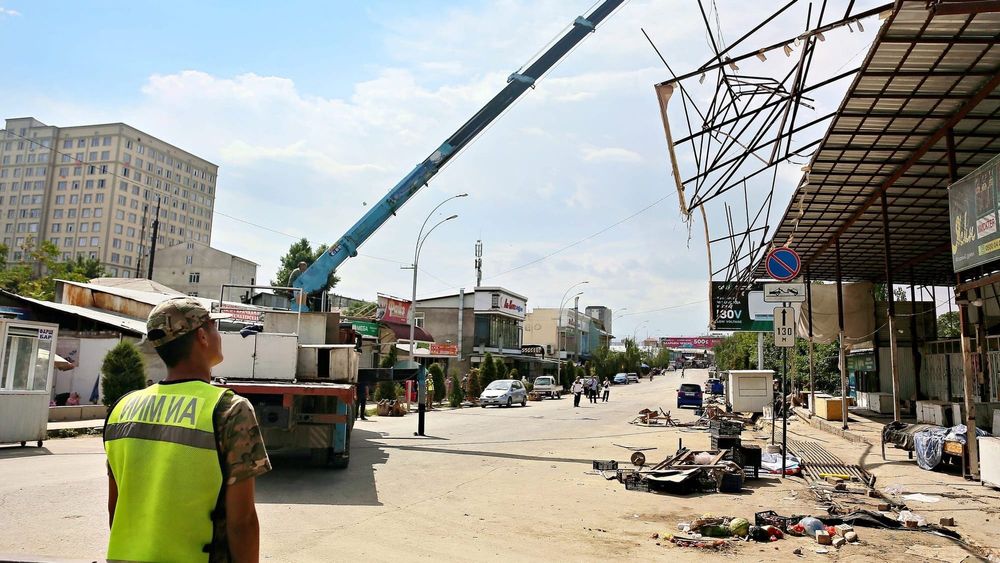 В Оше сносят самовольно установленные мосты через реку Ак-Буура изображение публикации