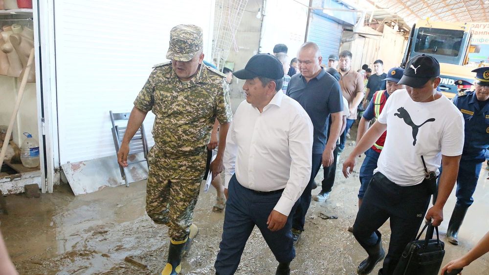 Сель в Ошской области: Акылбек Жапаров недоволен слабой реализацией предписаний МЧС на местах изображение публикации