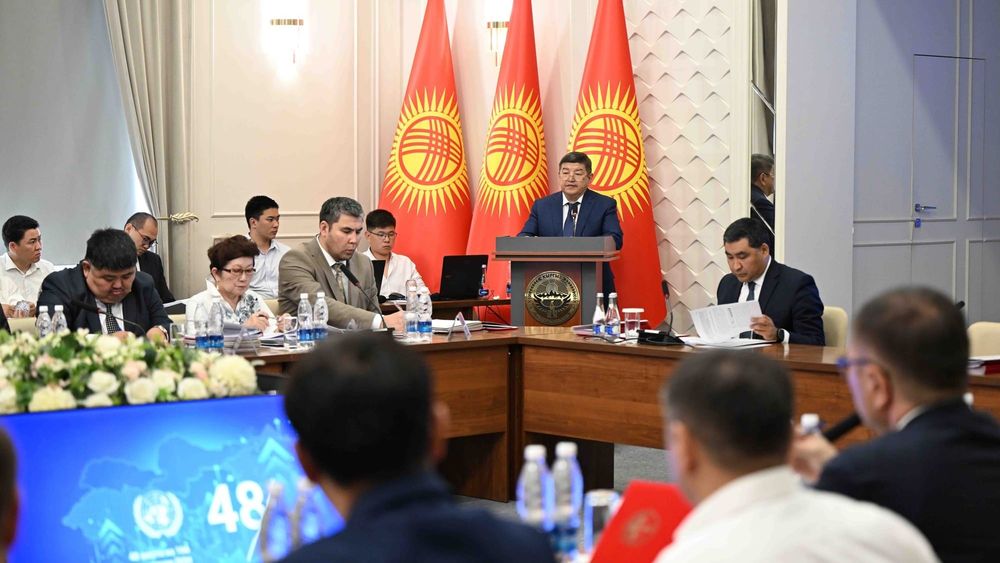 Акылбек Жапаров поручил Минэконому научиться защищать внутренний рынок КР изображение публикации