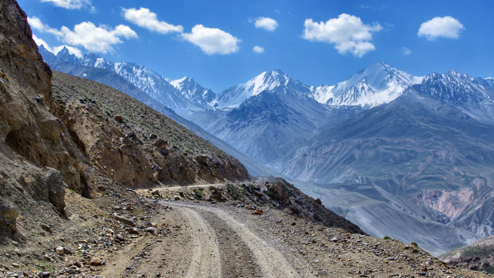 Садыр Жапаров ратифицировал обменные ноты об открытии КПП «Бедель» изображение публикации