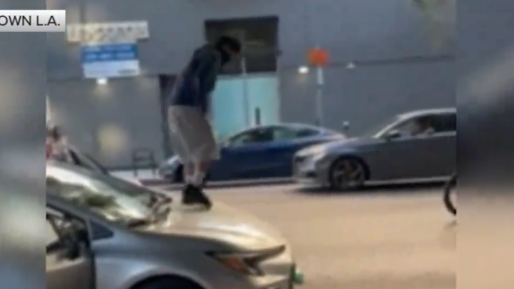 В Лос-Анджелесе ограбили и избили кыргызстанца. Что ответили в МИД? изображение публикации