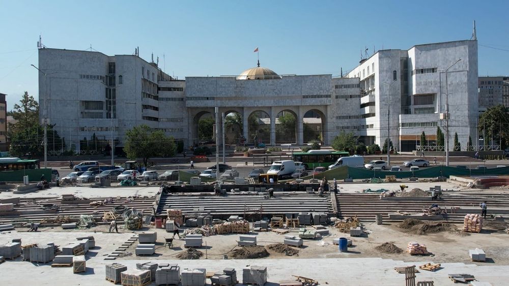 Мэрия обещает завершить реконструкцию площади Ала-Тоо к 31 августа изображение публикации