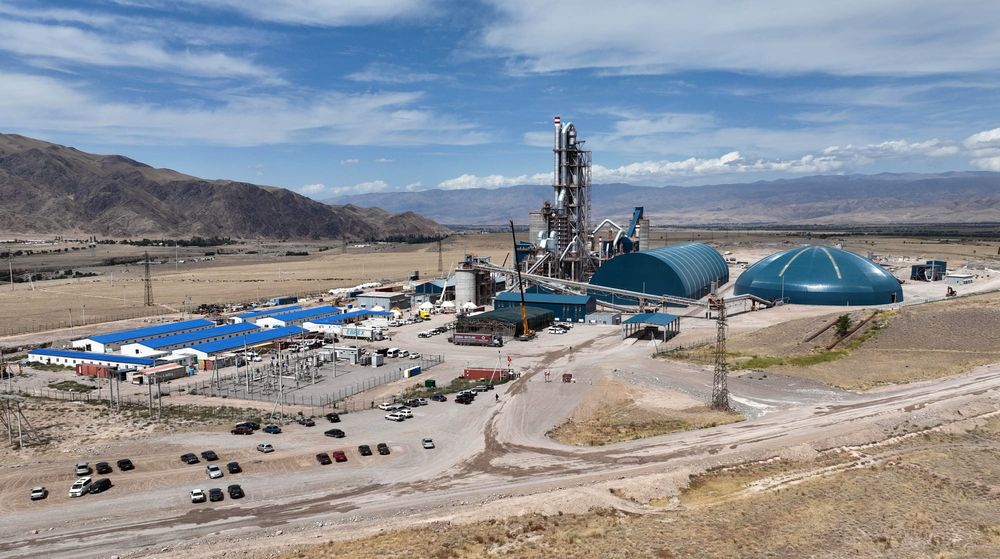 Как выглядит новый клинкерный завод в Кемине и кому он принадлежит? Обзор изображение публикации