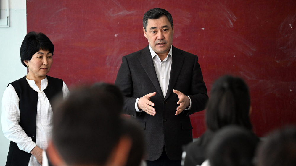 «Стремитесь к разносторонним знаниям»! Садыр Жапаров поздравил школьников с 1 сентября изображение публикации