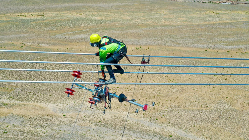 Энергетики отремонтировали 35 километров высоковольтной ЛЭП в Джалал-Абадской области изображение публикации