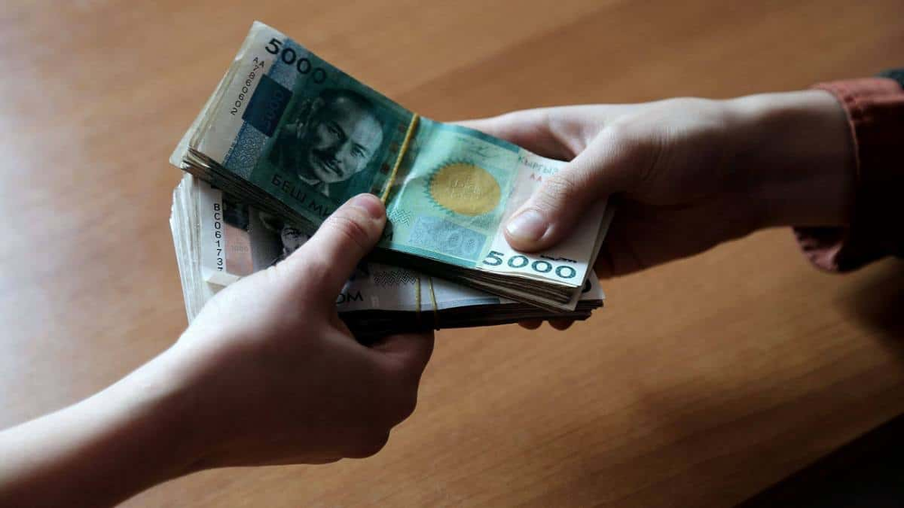 Школы Кыргызстана предлагают штрафовать на 20-60 тысяч сомов за поборы изображение публикации