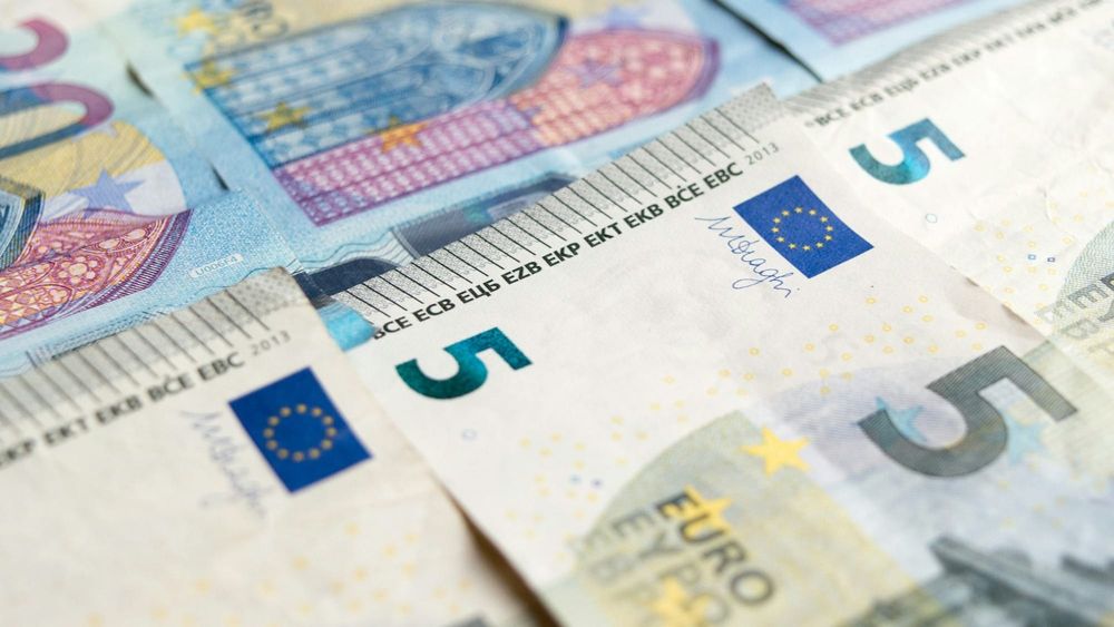 Евро подорожал к сому – курс валют на Моссовете и в банках КР 26 сентября изображение публикации