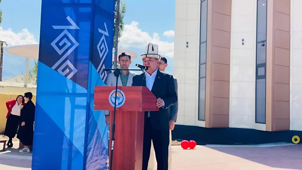 При поддержке Аскара Салымбекова в Ат-Баши построили современную библиотеку за 43 млн сомов изображение публикации