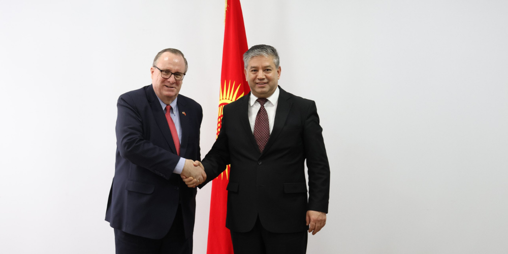 Кыргызстан и США обсуждают планы по реабилитации жертв торговли людьми изображение публикации