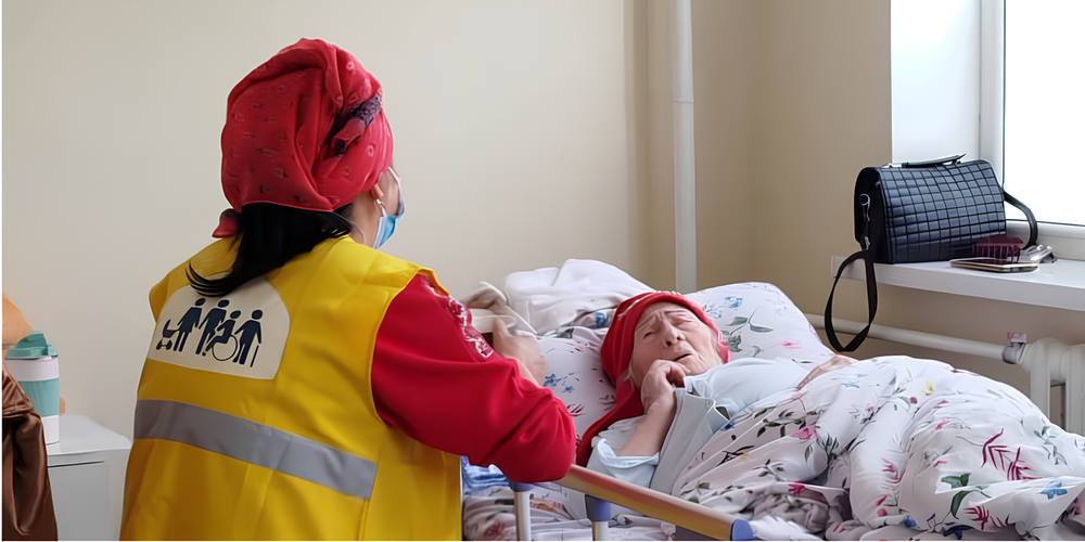 В Кыргызстане почти 900 соцработников оказывают помощь на дому – Минсоцтруда изображение публикации