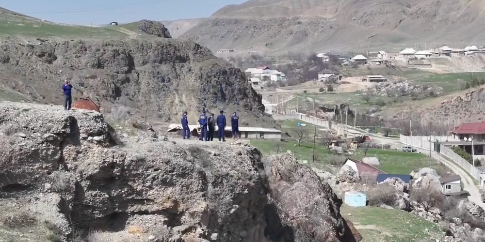 Министр ЧС проверил селевые зоны в Оше и поручил расчистку русел изображение публикации