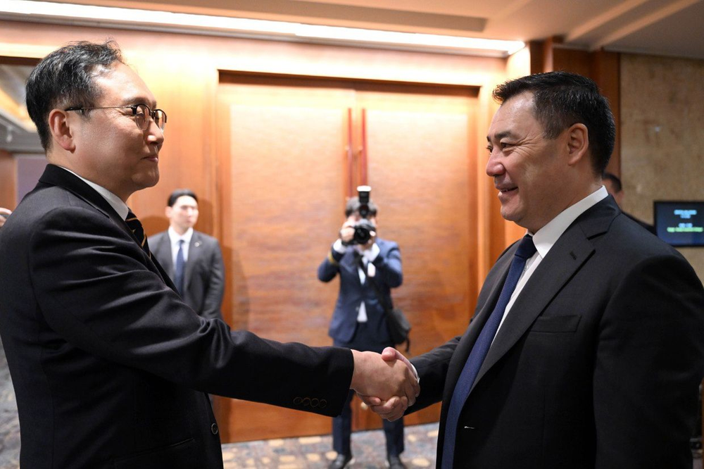 Жапаров предложил Корее инвестировать в строительство Камбар-Атинской ГЭС-1 и железной дороги КНР – КР – РУз изображение публикации