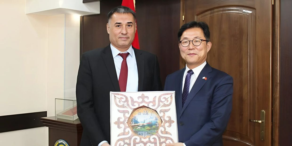 Министр транспорта обсудил с послом Южной Кореи приобретение дорожной техники изображение публикации