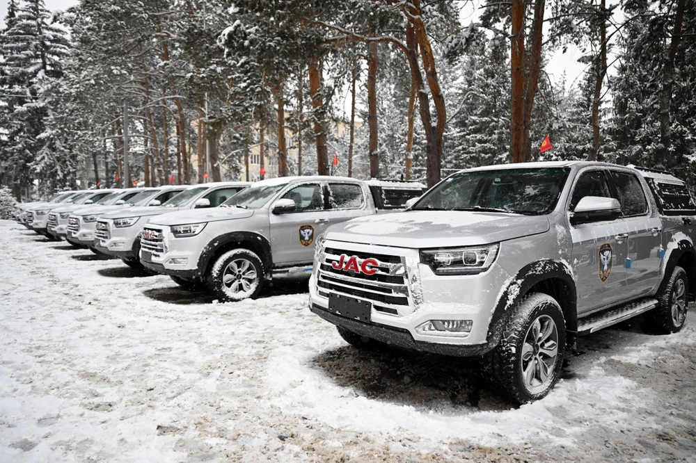 Войсковая часть Погранслужбы в Караколе получила автомобили на 94 млн сомов изображение публикации