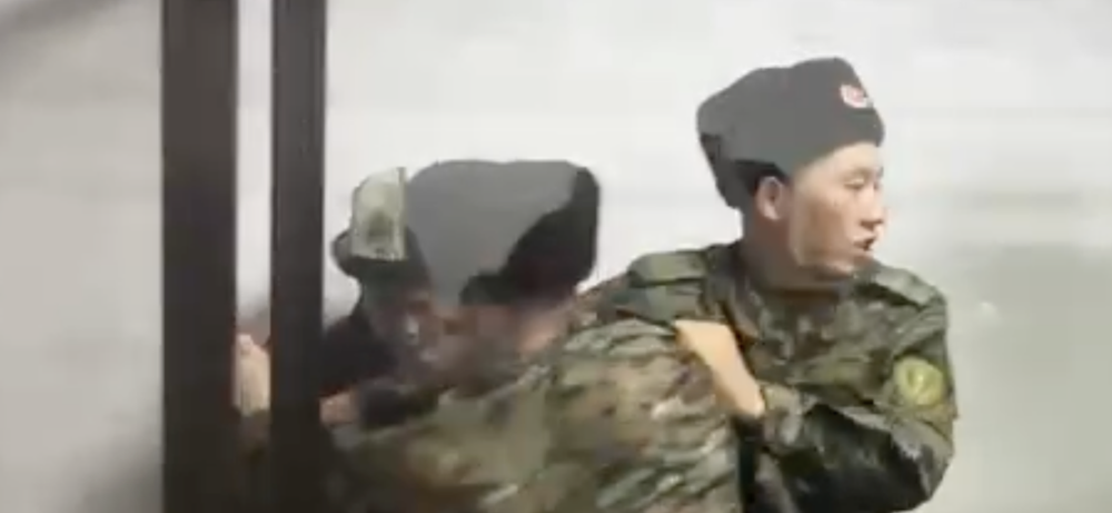 Бизнесмен Имамидин Ташов попытался порезать себе горло в зале суда – видео изображение публикации