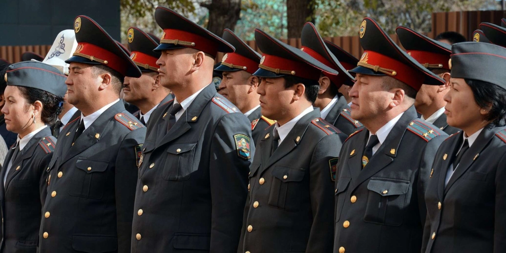 В Кыргызстане правоохранители с 20-летней выслугой смогут приватизировать служебное жилье изображение публикации