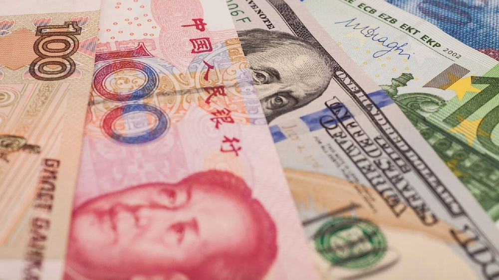 Сом уступил доллару, рублю, юаню и тенге — официальный курс валют на 28 марта изображение публикации