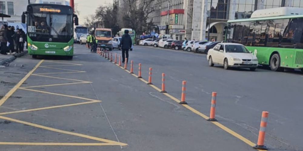 В Бишкеке нанесли разметки для заезда общественного транспорта на остановки изображение публикации