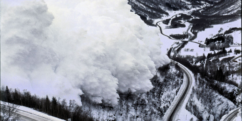 Прогноз неблагоприятный! На трассе Каракол – Энилчек возможен новых сход лавин изображение публикации