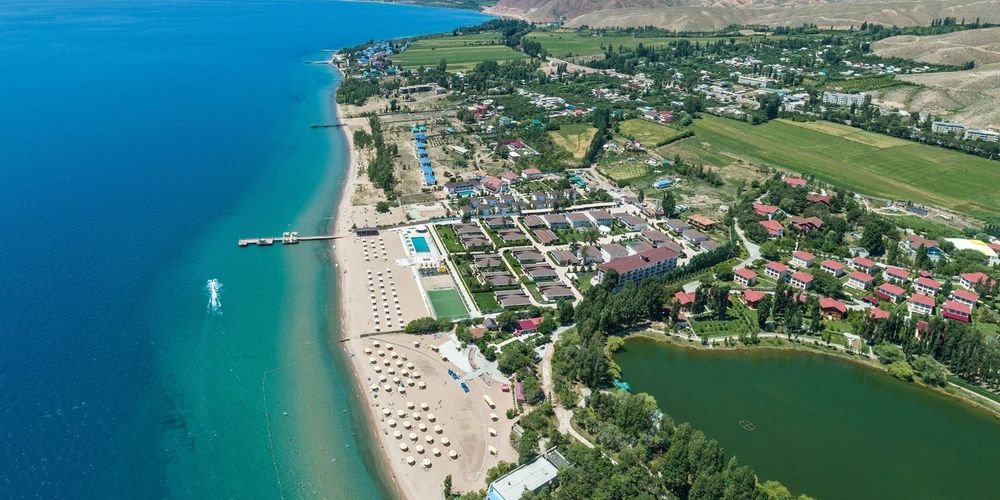 Кыргызстан и Китай обсудили строительство гостиниц на побережье Иссык-Куля изображение публикации