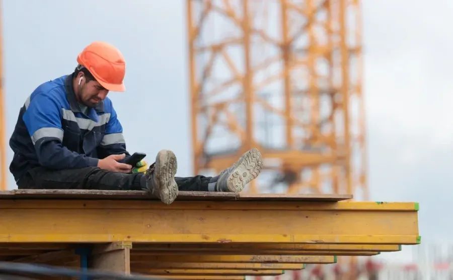 В России могут запретить мигрантам менять работодателя изображение публикации