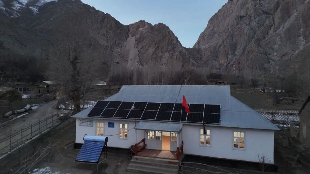 В отдаленном селе Зардалы появилось электричество – местных жителей обеспечили солнечными батареями изображение публикации