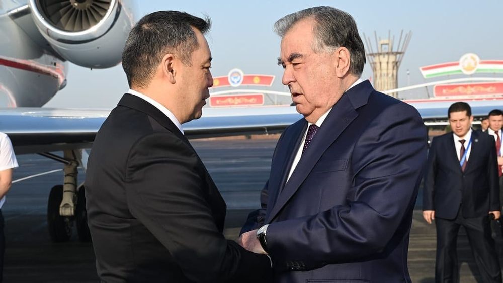Садыр Жапаров прибыл с рабочим визитом в Таджикистан – фото изображение публикации