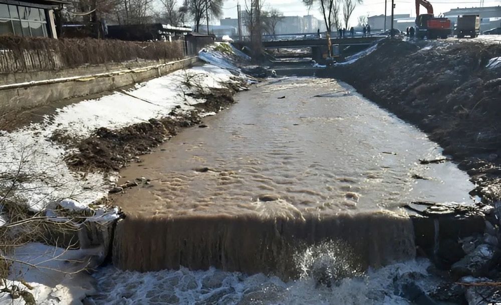 В Бишкеке очистили русло реки Аламедин — вывезено 4 тысячи тонн мусора изображение публикации