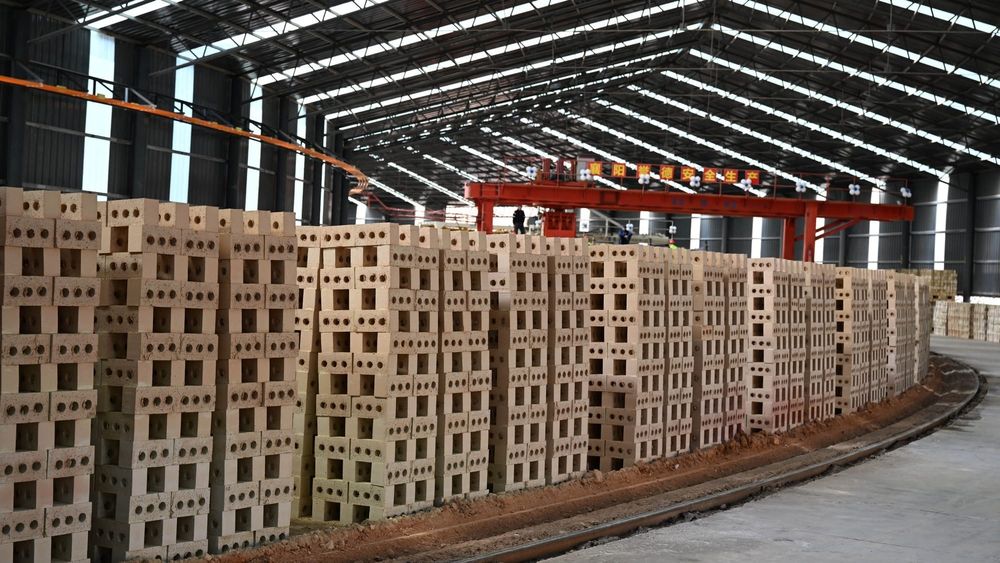 Садыр Жапаров открыл завод по производству кирпича и угля в Ошской области изображение публикации