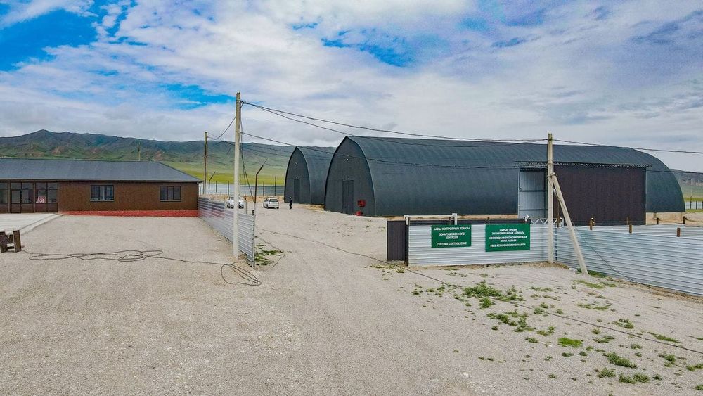 В логистическом центре «Атбашы» завершено строительство зданий для администрации, таможни, «Элдик Банка» и «Кыргыз почтасы» изображение публикации